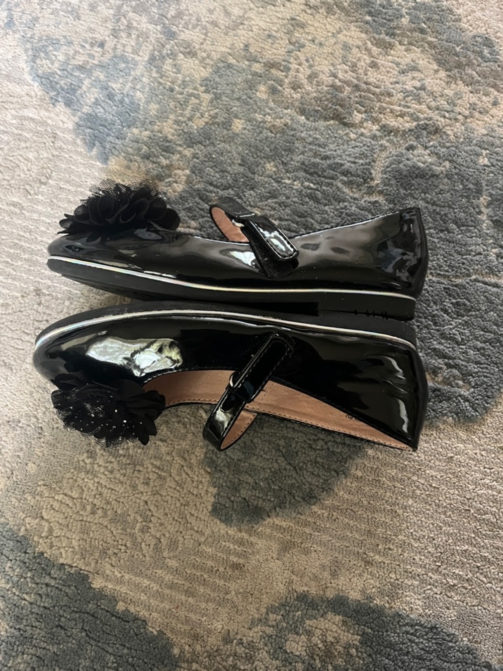 Girls Patent Black Mary Jane Dress Shoes with Floral Jewel Accent - Picture 3 of 4